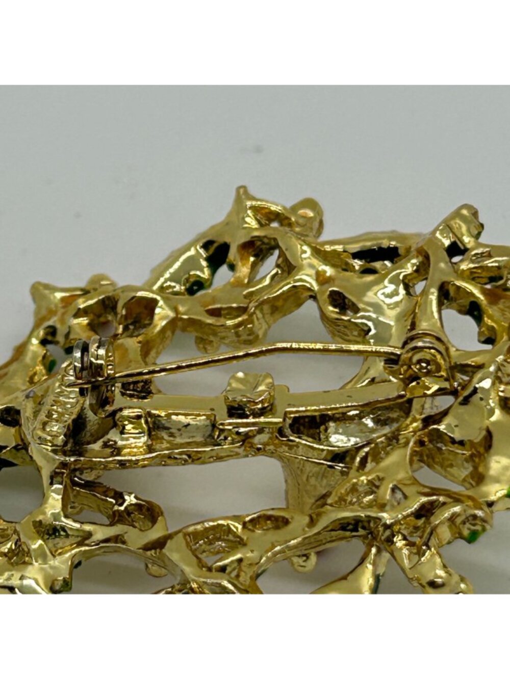 Vintage Christmas Reindeer Wreath Brooch Pin Gold Tone Enamel Rhinestone Holiday - Picture 11 of 12